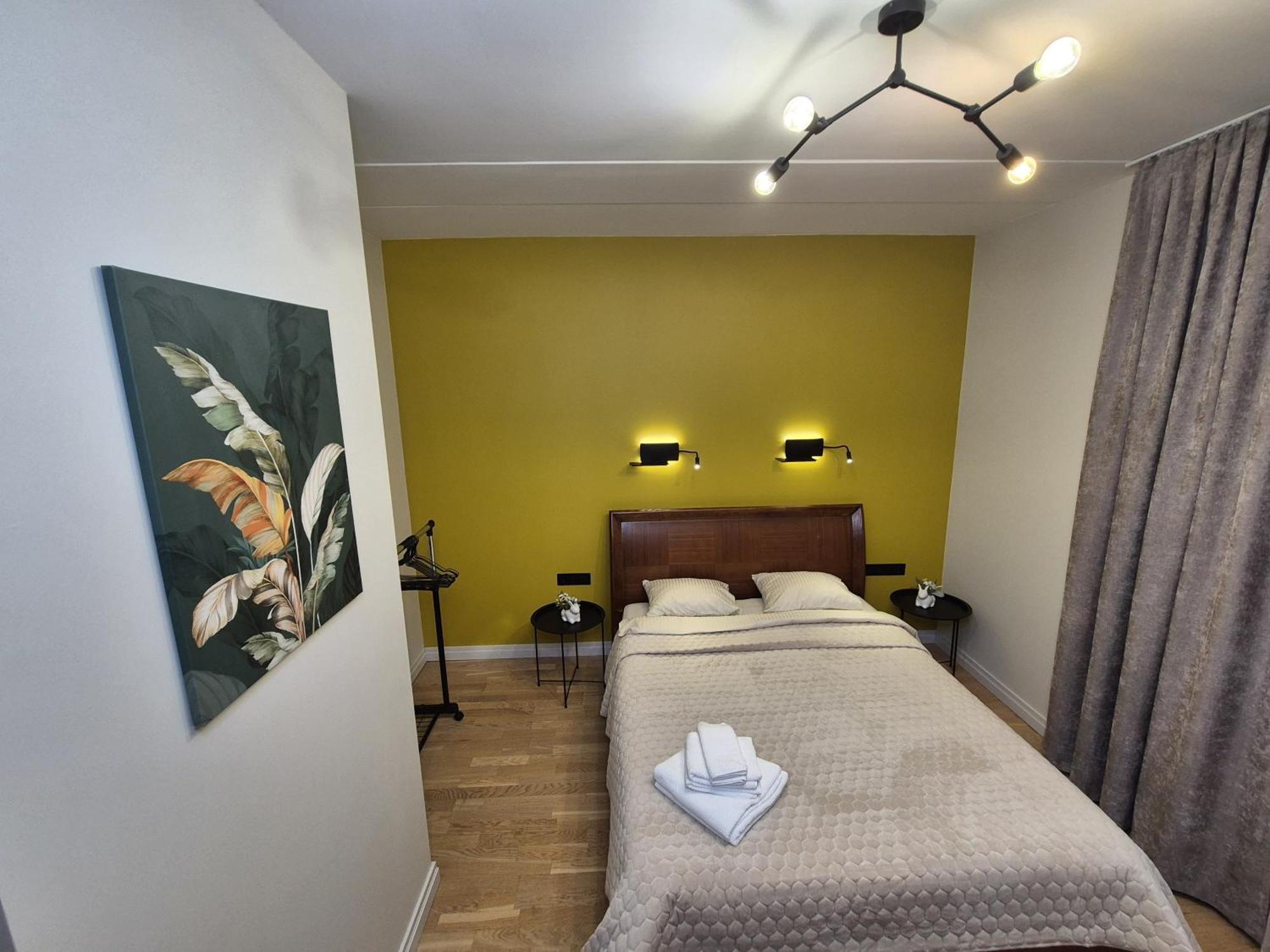 Modern Comfort - Free Parking, Lift, Balcony *