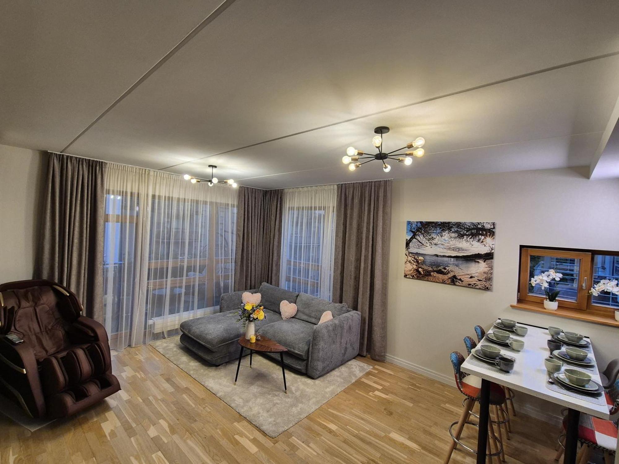 Modern Comfort - Free Parking, Lift, Balcony